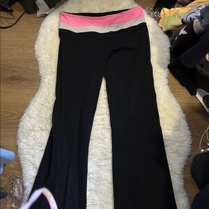 15”-17” Waist 32” Inseam Size Eight Lulu Reversible